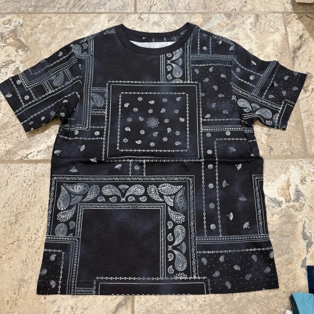 NWOT Size XL Wonder Nation Black and White Bandana Print Shirt